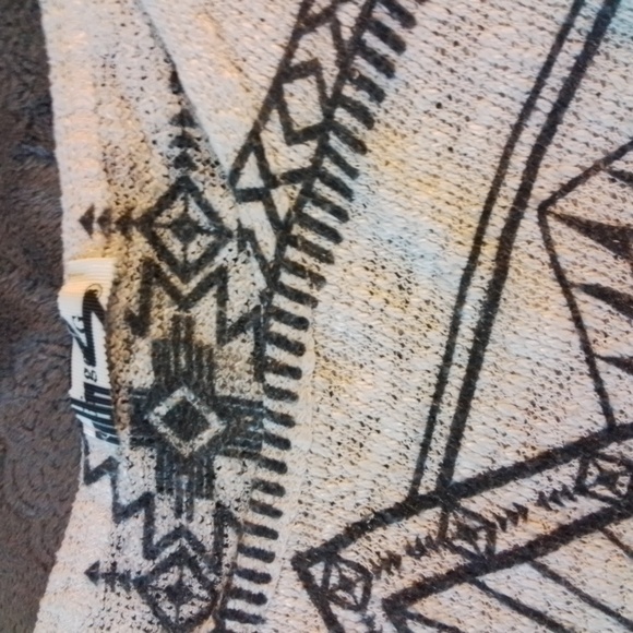 🎊3 FOR $10 GINGER G WOMENS SMALL BEIGE WOOL PATTERN TOP - Picture 3 of 4